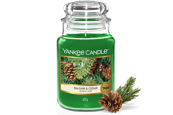 Kerze: Atmosphärische Lichtspender mit Duft und Stil